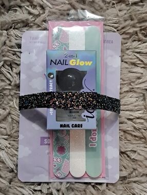 2-in-1 Nail Glow Nail Care Set - Pastel Pink & Mint